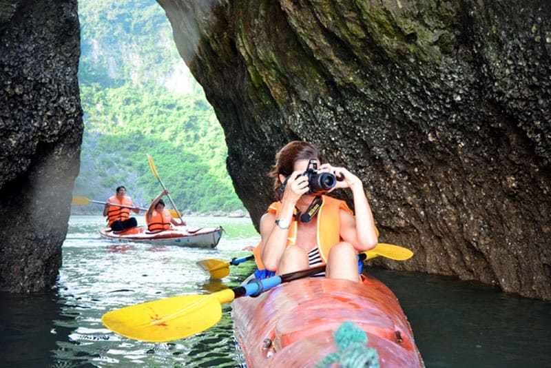 Halong Bay Kayaking and Cruise Tour 3 Days